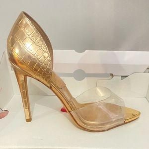 Gold heel sandals from Aldo like new.